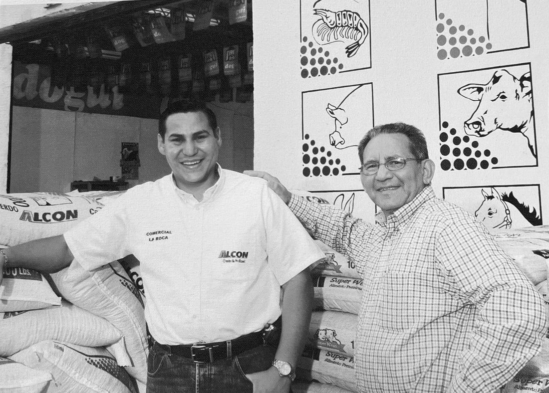 Fotografía histórica de Comercial La Roca con producto ALCON